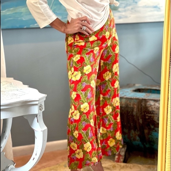 Urban Outfitters, Vibrant Floral Wide-Leg Copped Pants,Side Buttons, Size 2 - Picture 5 of 8